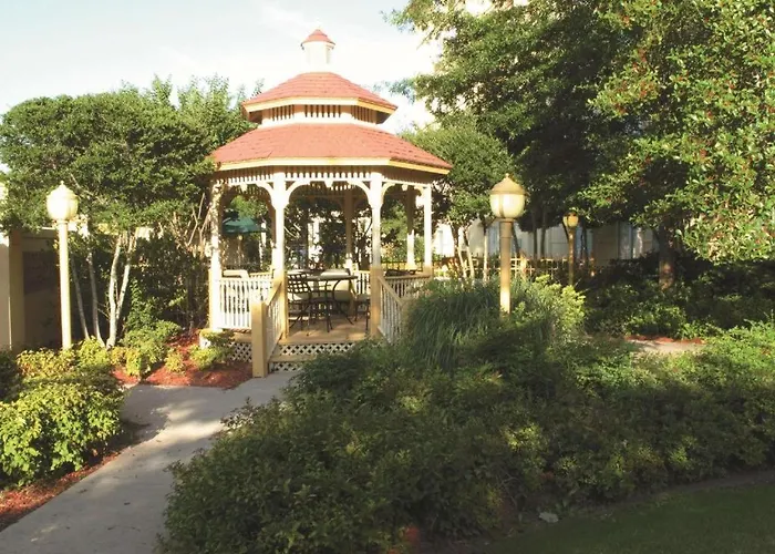 Hallmarc Inn & Suites