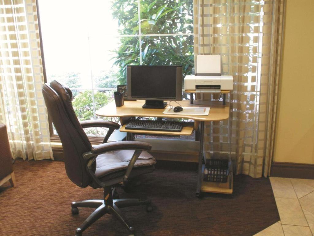 Hotel Hallmarc & *