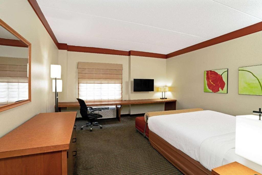 Hotel Hallmarc & *