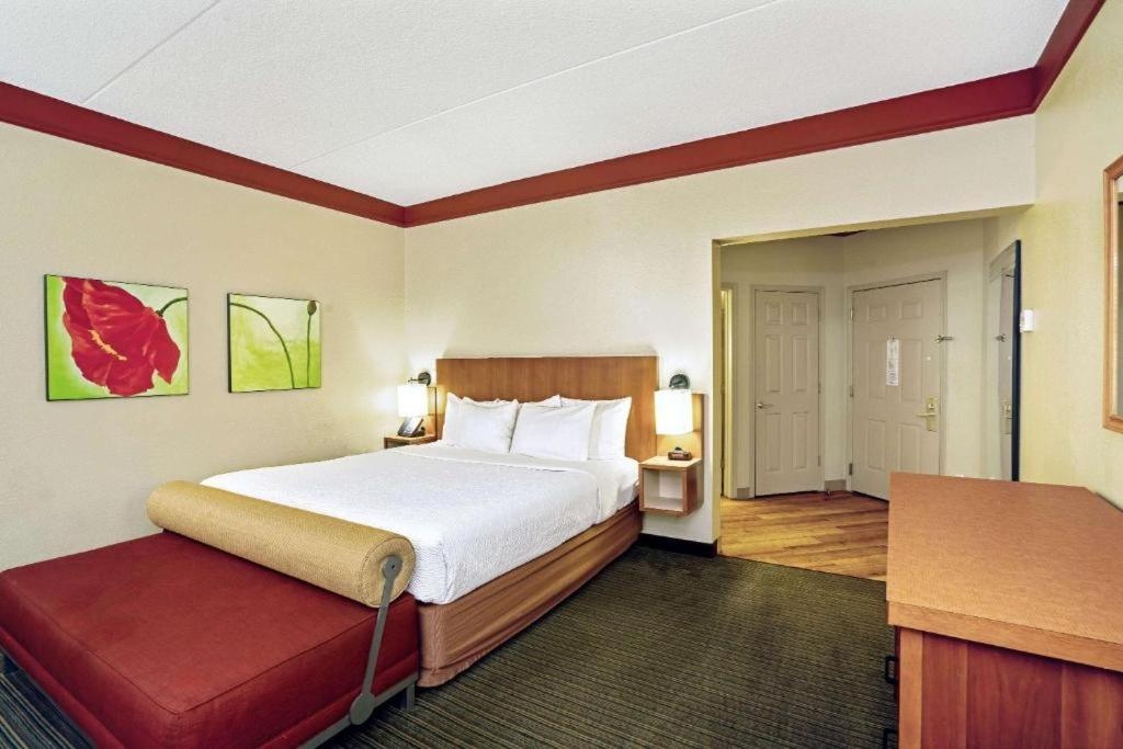 Hallmarc & Hotel