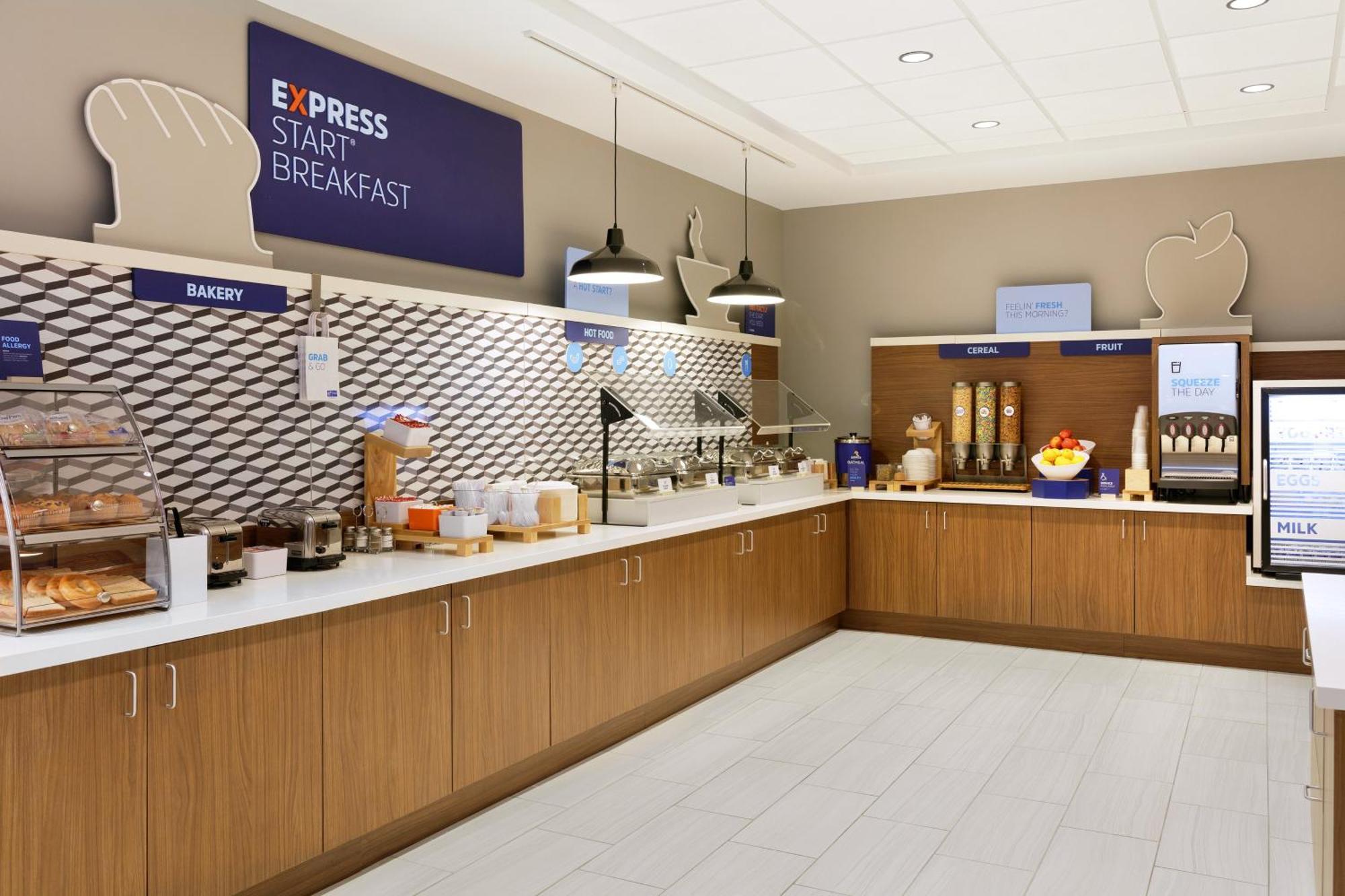 Express & East By Ihg Hotel