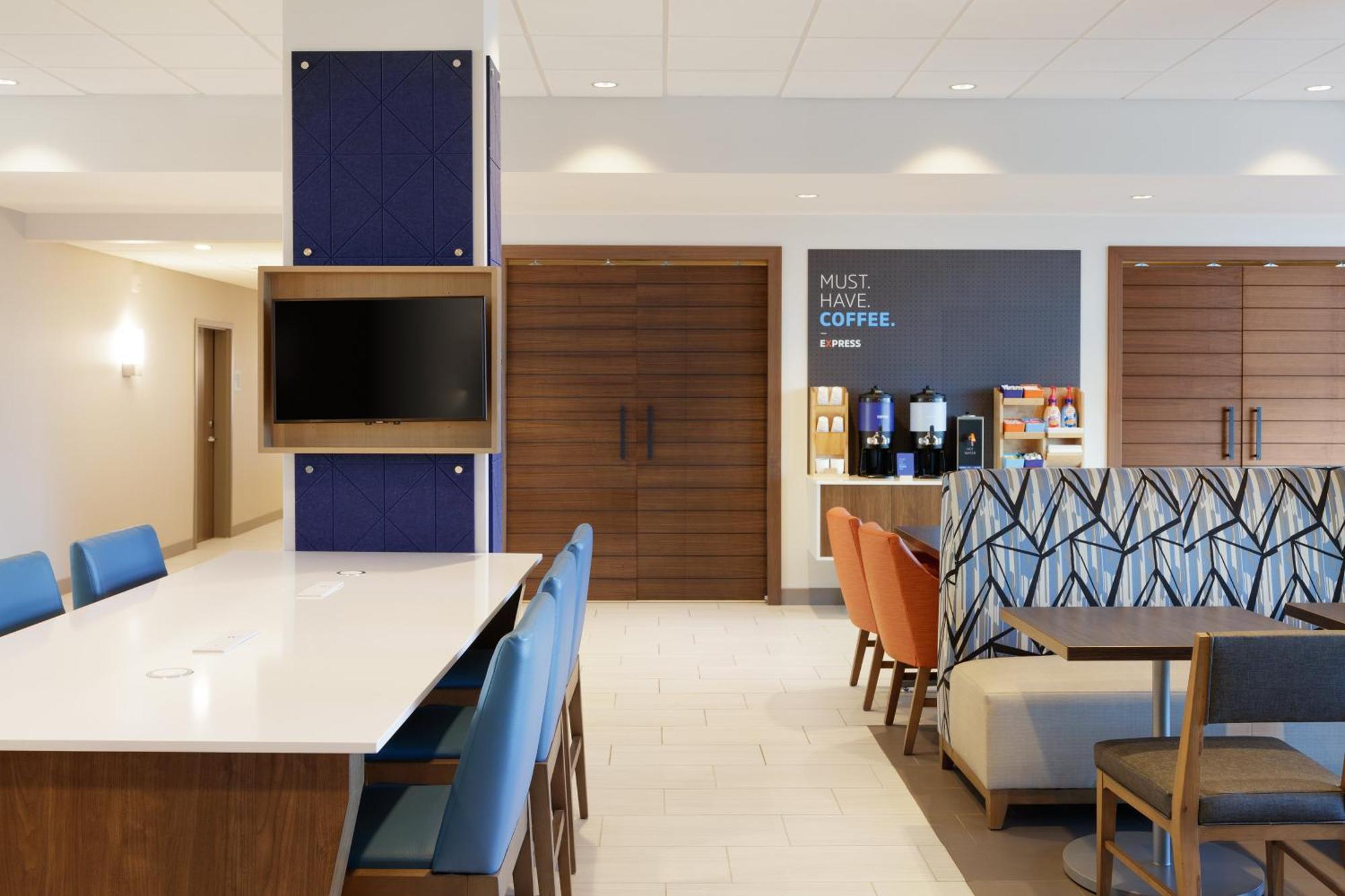 Express & East By Ihg Hotel